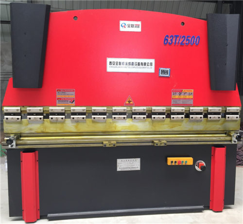 液(yè)壓闆料折(shé)彎機