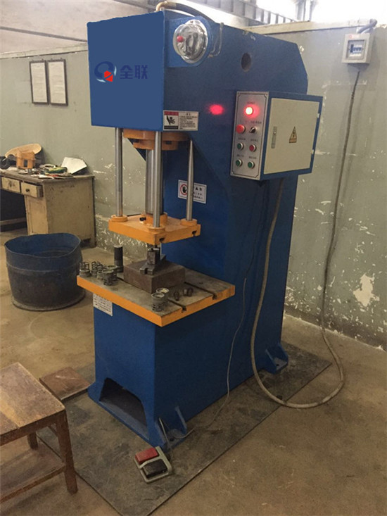 單(dān)柱液壓(yā)機